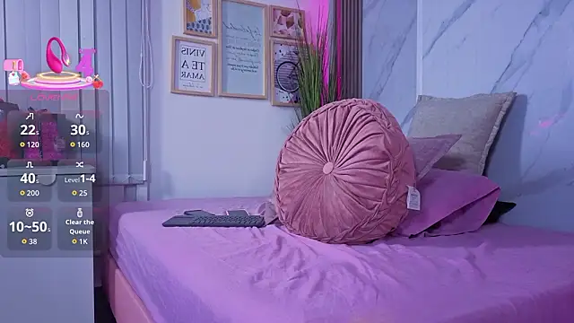 Chlooee   online show from 03-28-26, 03:06