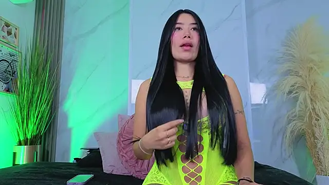 Chlooee   online show from 05-04-26, 02:29