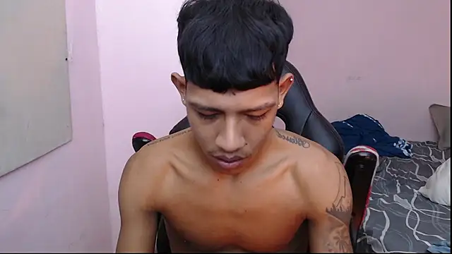 Snapshot of mr_stiven_ chatting on 01-06-25, 01:42 mr stiven  online show from 01-06-25, 01:42