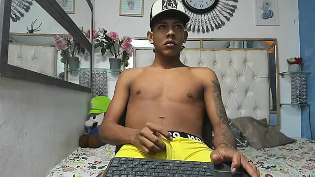 Snapshot of mr_stiven_ chatting on 01-10-25, 04:33 mr stiven  online show from 01-10-25, 04:33