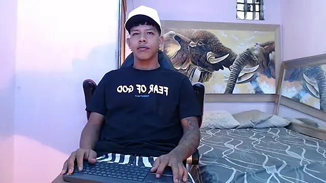 Snapshot of mr_stiven_ chatting on 03-23-25, 02:15 mr stiven  online show from 03-23-25, 02:15