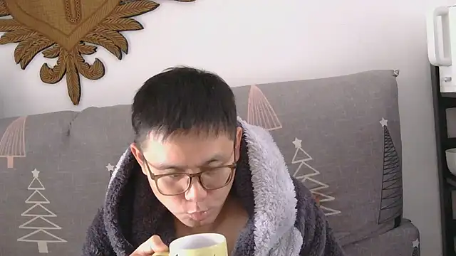 866532 online show from 12-22-25, 05:04