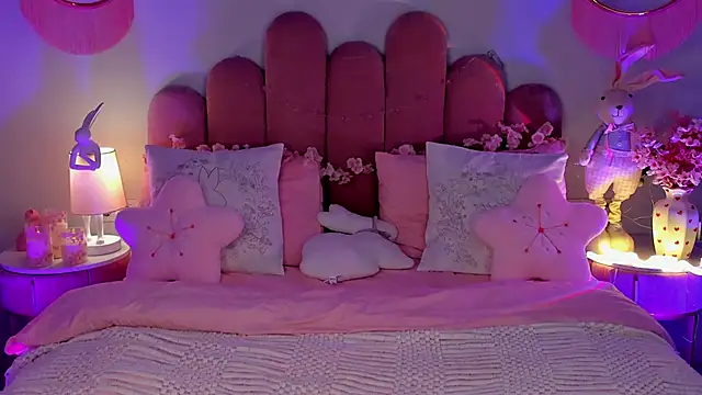 ElsaYoung online show from 04-11-26, 07:18