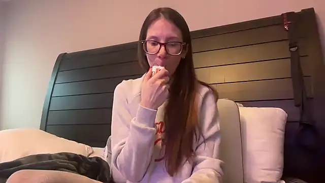 Snapshot of yourstrulylivy69 chatting on 02-18-25, 01:44 yourstrulylivy69 online show from 02-18-25, 01:44