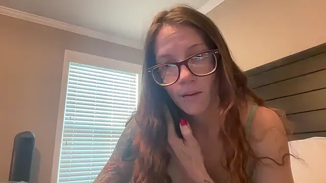 Snapshot of yourstrulylivy69 chatting on 02-21-25, 04:37 yourstrulylivy69 online show from 02-21-25, 04:37