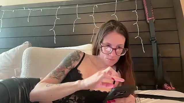 Snapshot of yourstrulylivy69 chatting on 02-27-25, 03:37 yourstrulylivy69 online show from 02-27-25, 03:37
