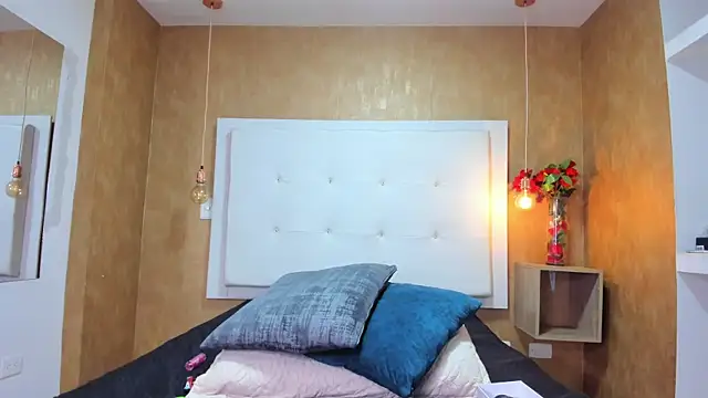 Milaspetite online show from 03-27-26, 08:08