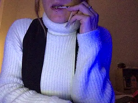 Snapshot of Cally-n chatting on 01-05-25, 10:50 Cally-n online show from 01-05-25, 10:50