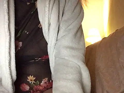 Snapshot of Cally-n chatting on 02-17-25, 11:20 Cally-n online show from 02-17-25, 11:20