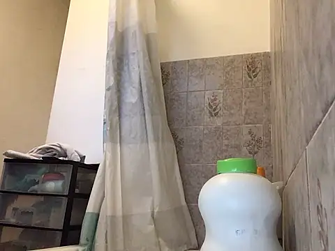 Snapshot of Cally-n chatting on 02-20-25, 04:57 Cally-n online show from 02-20-25, 04:57