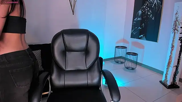 BellaCarteer  online show from 11-13-25, 01:10