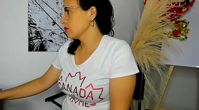 Snapshot of africa_holmes chatting on 02-22-25, 01:33 africa holmes online show from 02-22-25, 01:33