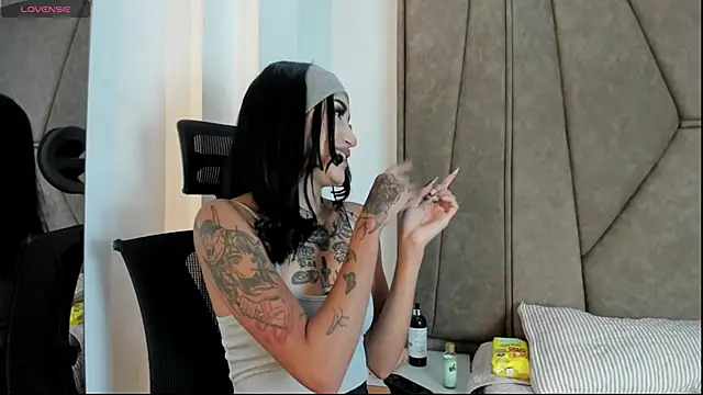 Cassie howard  online show from 01-30-25, 08:21