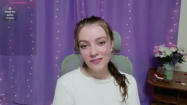 Lana  Cute  online show from 04-24-26, 02:30