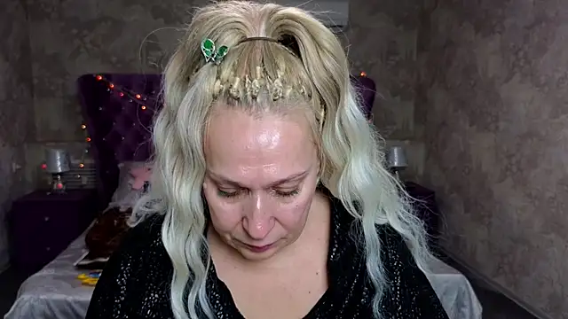 Snapshot of Penelope_Pinky chatting on 01-14-25, 05:45 Penelope Pinky online show from 01-14-25, 05:45