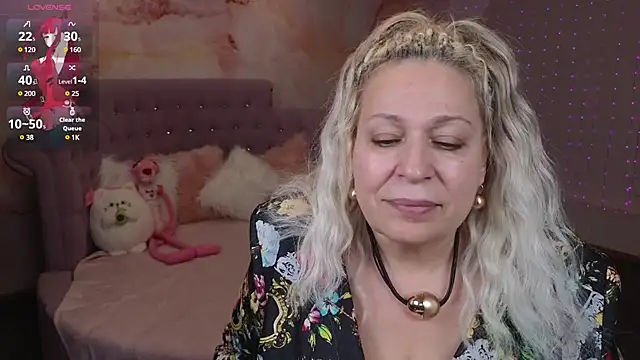 Snapshot of Penelope_Pinky chatting on 02-02-25, 05:37 Penelope Pinky online show from 02-02-25, 05:37