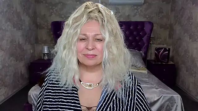 Snapshot of Penelope_Pinky chatting on 02-05-25, 05:09 Penelope Pinky online show from 02-05-25, 05:09