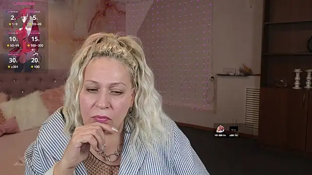 Snapshot of Penelope_Pinky chatting on 02-06-25, 08:34 Penelope Pinky online show from 02-06-25, 08:34