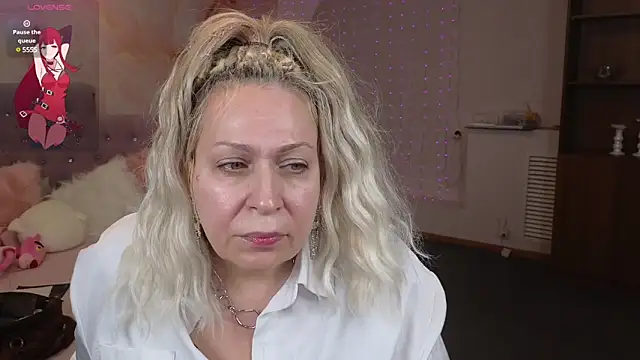 Snapshot of Penelope_Pinky chatting on 02-07-25, 05:18 Penelope Pinky online show from 02-07-25, 05:18