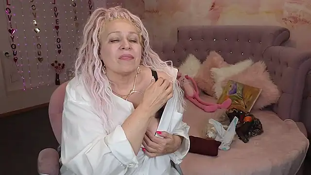 Snapshot of Penelope_Pinky chatting on 03-02-25, 08:40 Penelope Pinky online show from 03-02-25, 08:40