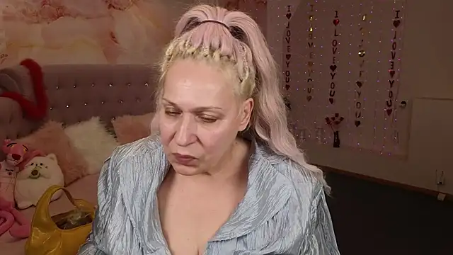 Snapshot of Penelope_Pinky chatting on 03-11-25, 05:46 Penelope Pinky online show from 03-11-25, 05:46
