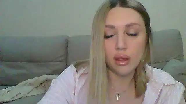 Snapshot of VickyLove047 chatting on 09-15-25, 05:51 VickyLove047 online show from 09-15-25, 05:51