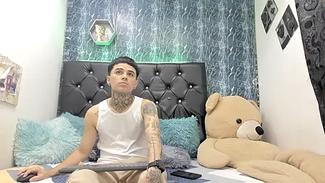 exotic hot couple online show from 11-25-25, 10:32