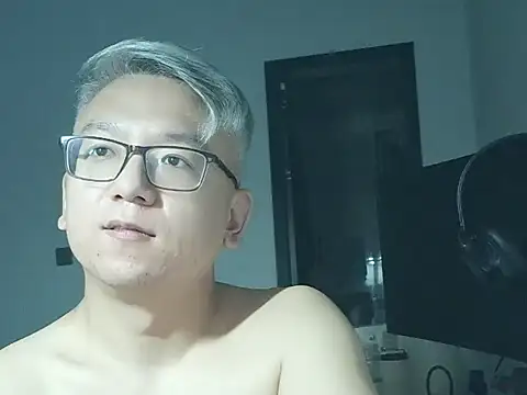 Snapshot of leoUSIR chatting on 09-29-25, 07:51 leoUSIR online show from 09-29-25, 07:51