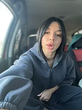 Snapshot of JulliaVegas chatting on 05-25-26, 02:06 JulliaVegas online show from 05-25-26, 02:06