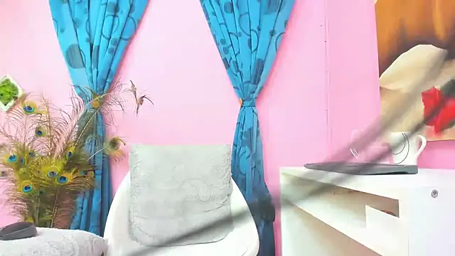 miss--flora online show from 12-15-24, 07:42