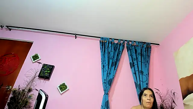 miss--flora online show from 11-20-25, 01:44