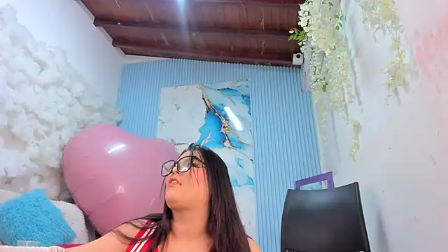 Snapshot of Danniela18_ chatting on 05-15-26, 12:23 Danniela18 online show from 05-15-26, 12:23