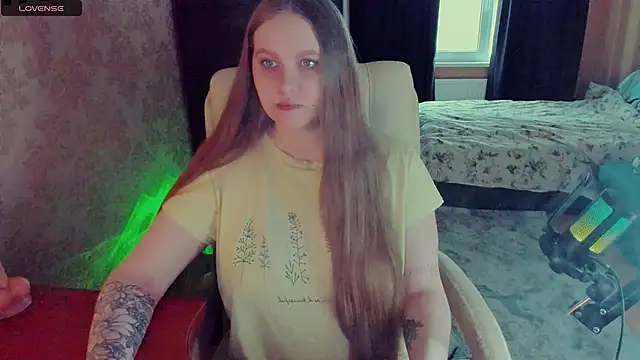 Snapshot of Alice_Dreamgirl_ chatting on 02-08-25, 12:17 Alice Dreamgirl online show from 02-08-25, 12:17