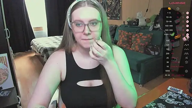 Alice Dreamgirl  online show from 04-23-26, 12:29