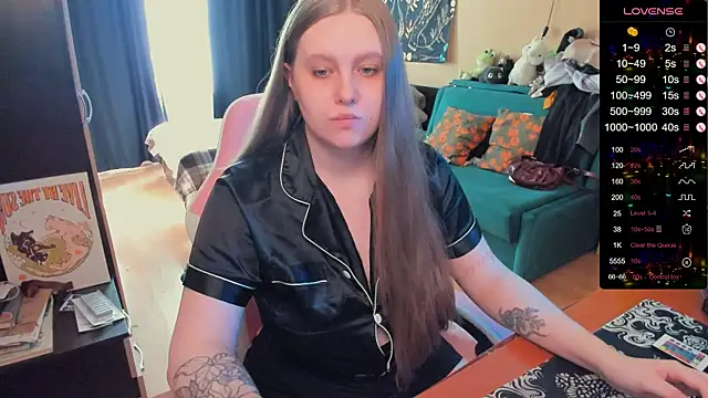 Snapshot of Alice_Dreamgirl_ chatting on 05-06-26, 01:27 Alice Dreamgirl online show from 05-06-26, 01:27