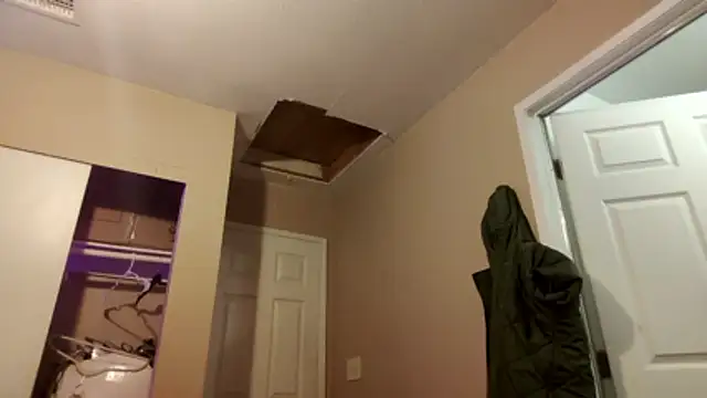 Huntzg23 online show from 12-18-25, 12:44