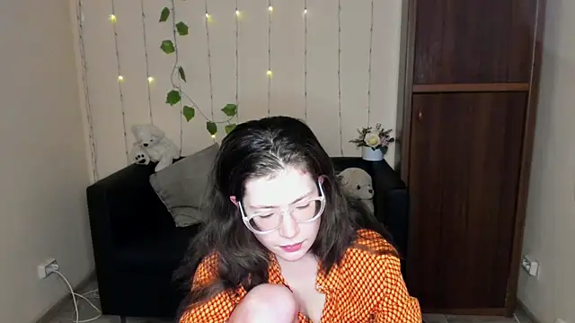 Snapshot of Alicia_redfollow chatting on 01-26-25, 12:33 Alicia redfollow online show from 01-26-25, 12:33