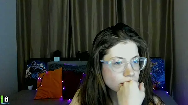 Snapshot of Alicia_redfollow chatting on 02-12-25, 03:40 Alicia redfollow online show from 02-12-25, 03:40