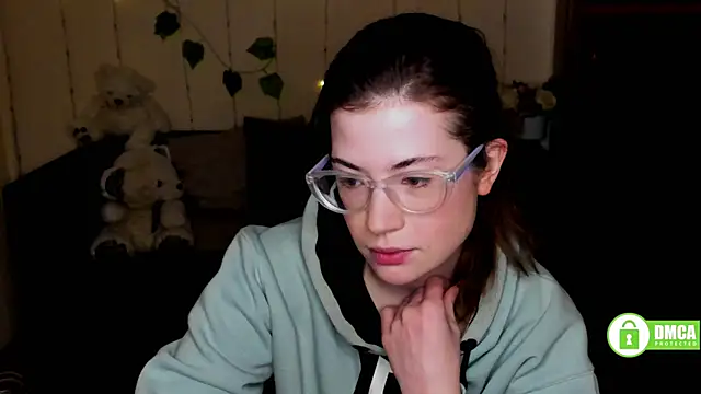 Snapshot of Alicia_redfollow chatting on 02-19-25, 06:21 Alicia redfollow online show from 02-19-25, 06:21