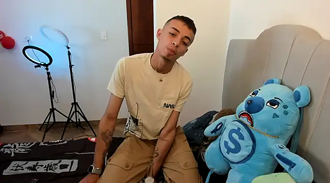 Snapshot of twink_latino5 chatting on 12-21-24, 02:09 twink latino5 online show from 12-21-24, 02:09