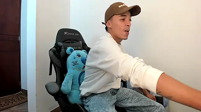 Snapshot of twink_latino5 chatting on 02-23-25, 01:57 twink latino5 online show from 02-23-25, 01:57