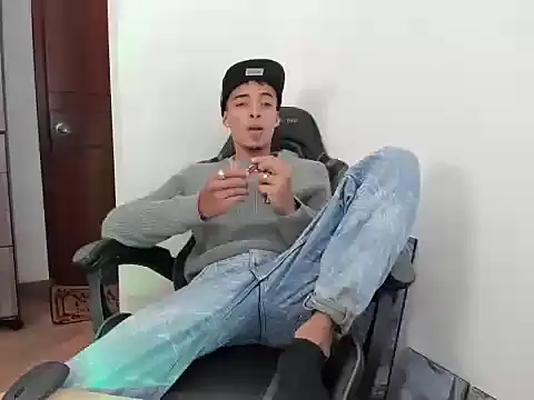 Snapshot of twink_latino5 chatting on 03-13-25, 10:32 twink latino5 online show from 03-13-25, 10:32