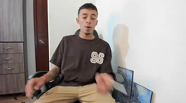 Snapshot of twink_latino5 chatting on 03-20-25, 02:51 twink latino5 online show from 03-20-25, 02:51