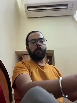 Arsh Loves Luv online show from 12-18-24, 01:23