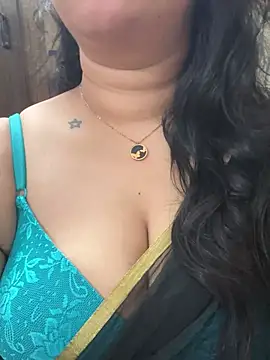 Snapshot of Akhi_Akshaya chatting on 12-21-24, 05:58 Akhi Akshaya online show from 12-21-24, 05:58