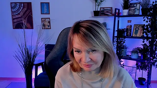 RosalindaFortuna online show from 01-05-25, 01:58