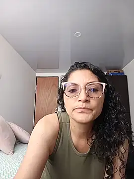Snapshot of arianna_ros3 chatting on 06-27-26, 06:13 arianna ros3 online show from 06-27-26, 06:13