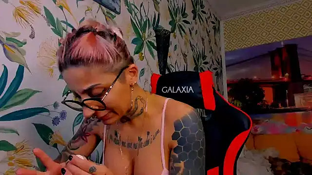 Lucky Deniz online show from 12-15-25, 09:08