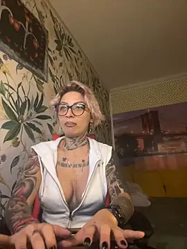 Lucky Deniz online show from 12-19-25, 09:11