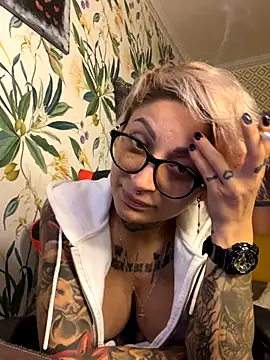 Lucky Deniz online show from 12-20-25, 10:11